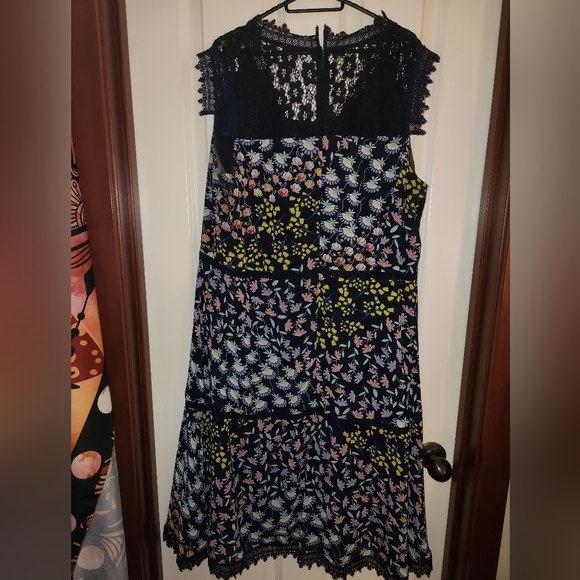 Summer Floral Lacey NANETTE LEPORE - Picture 2 of 2